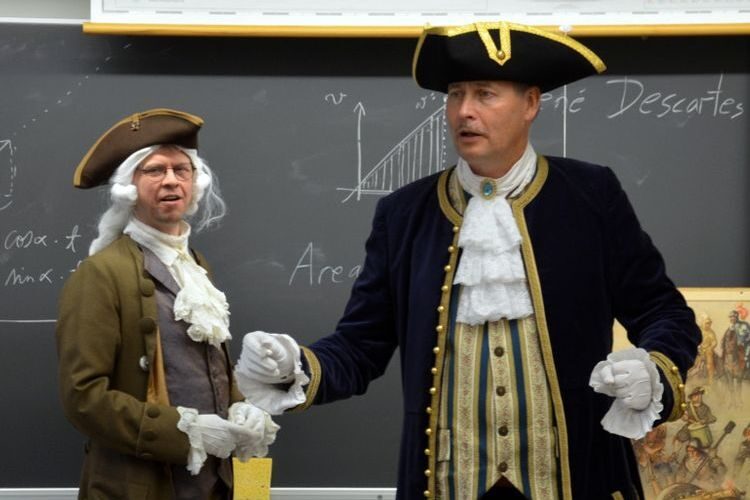 Hallå STEAM: Building Bridges Between Mathematics, Arts, and Humanities