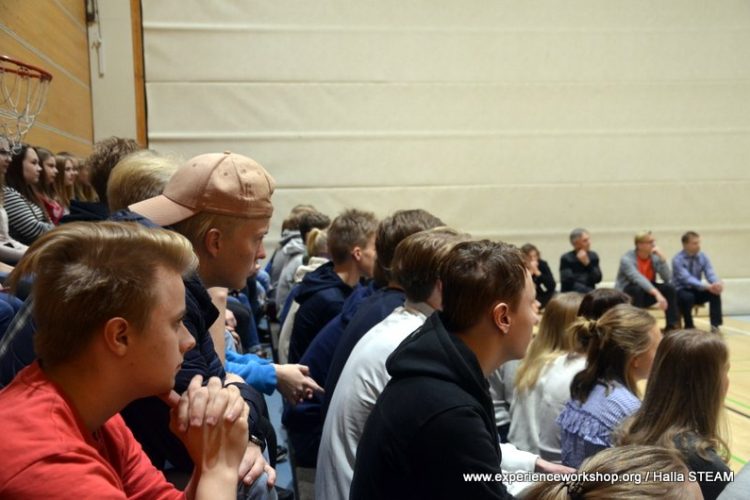 A Christmas-spirited visit to Mänttä by Experience Workshop’s Hallå STEAM-team / Ett besök i Mänttä i adventstid