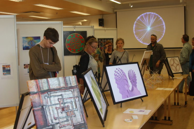 Matematikai-Művészeti Utazó Kiállítás